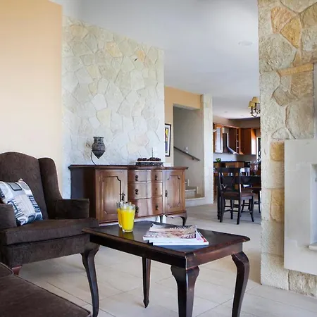 Lourdata Sleeps 6 Pool Wifi Βίλα