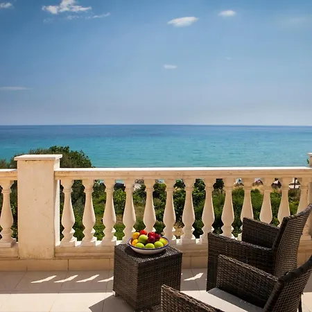 Βίλα Lourdata Sleeps 6 Pool Wifi Λουρδάτα