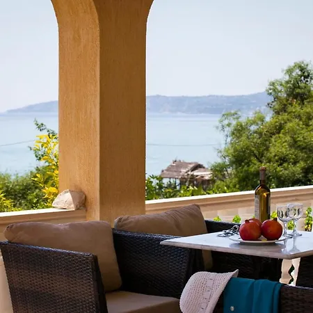 别墅 Lourdata Sleeps 6 Pool Wifi 劳德哈塔