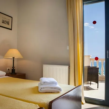 别墅 Lourdata Sleeps 6 Pool Wifi 劳德哈塔