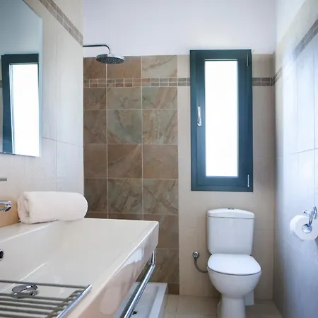 Lourdata Sleeps 6 Pool Wifi 别墅