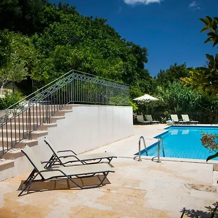 别墅 Lourdata Sleeps 6 Pool Wifi 劳德哈塔