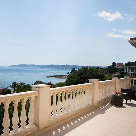 Lourdata Sleeps 6 Pool Wifi 别墅