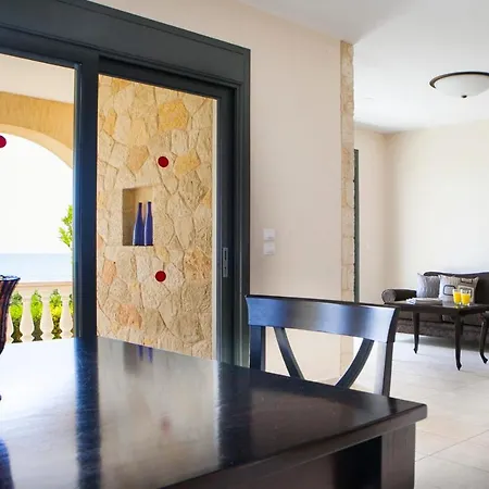 Lourdata Sleeps 6 Pool Wifi 别墅 劳德哈塔