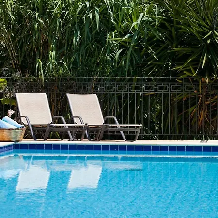 别墅 Lourdata Sleeps 6 Pool Wifi 劳德哈塔