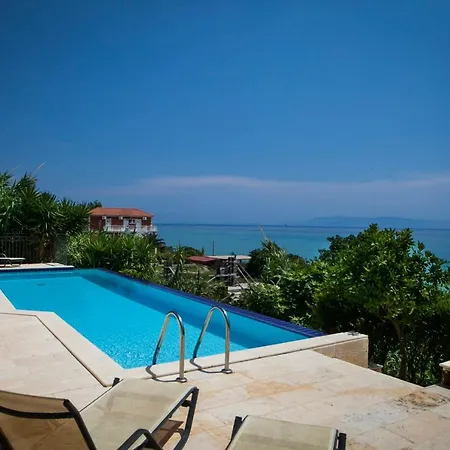 Villa Lourdata Sleeps 6 Pool Wifi *