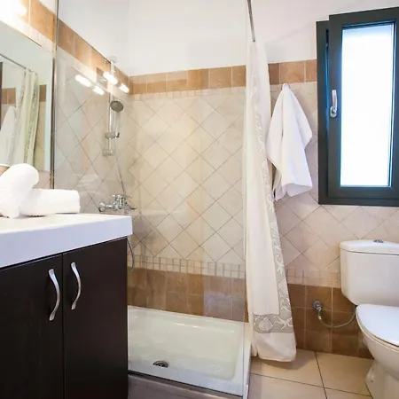 Villa Lourdata Sleeps 6 Pool Wifi